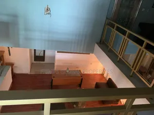 5bdrm House in West Hills Mall Area for sale