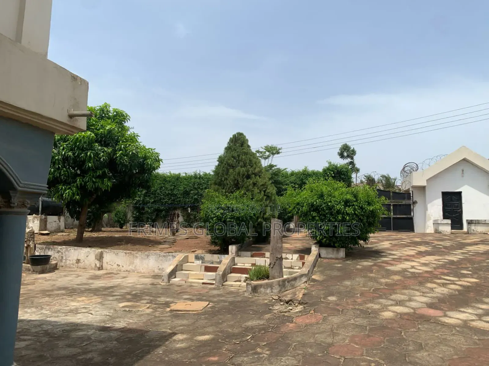 5bdrm House in West Hills Mall Area for sale