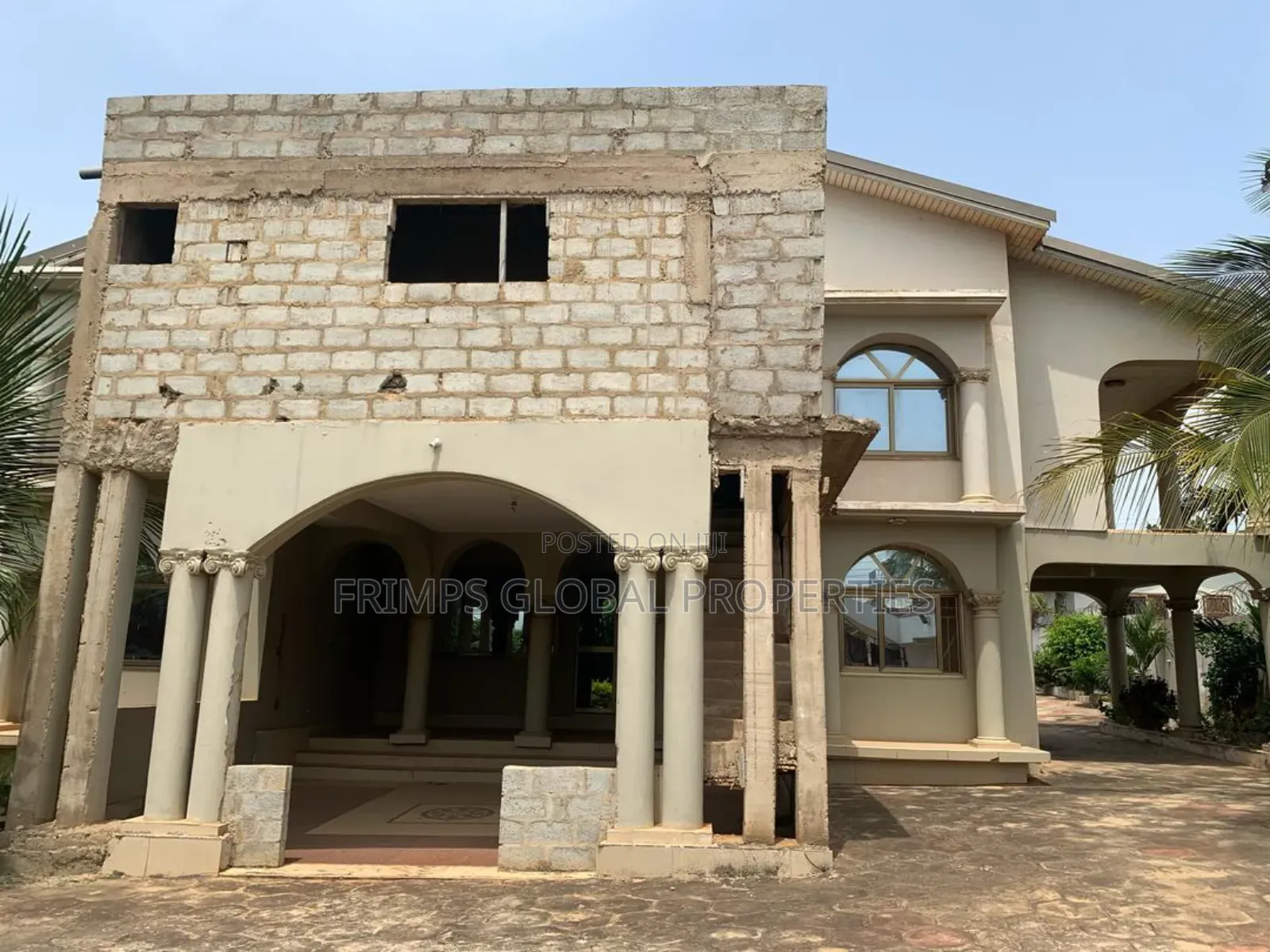 5bdrm House in West Hills Mall Area for sale