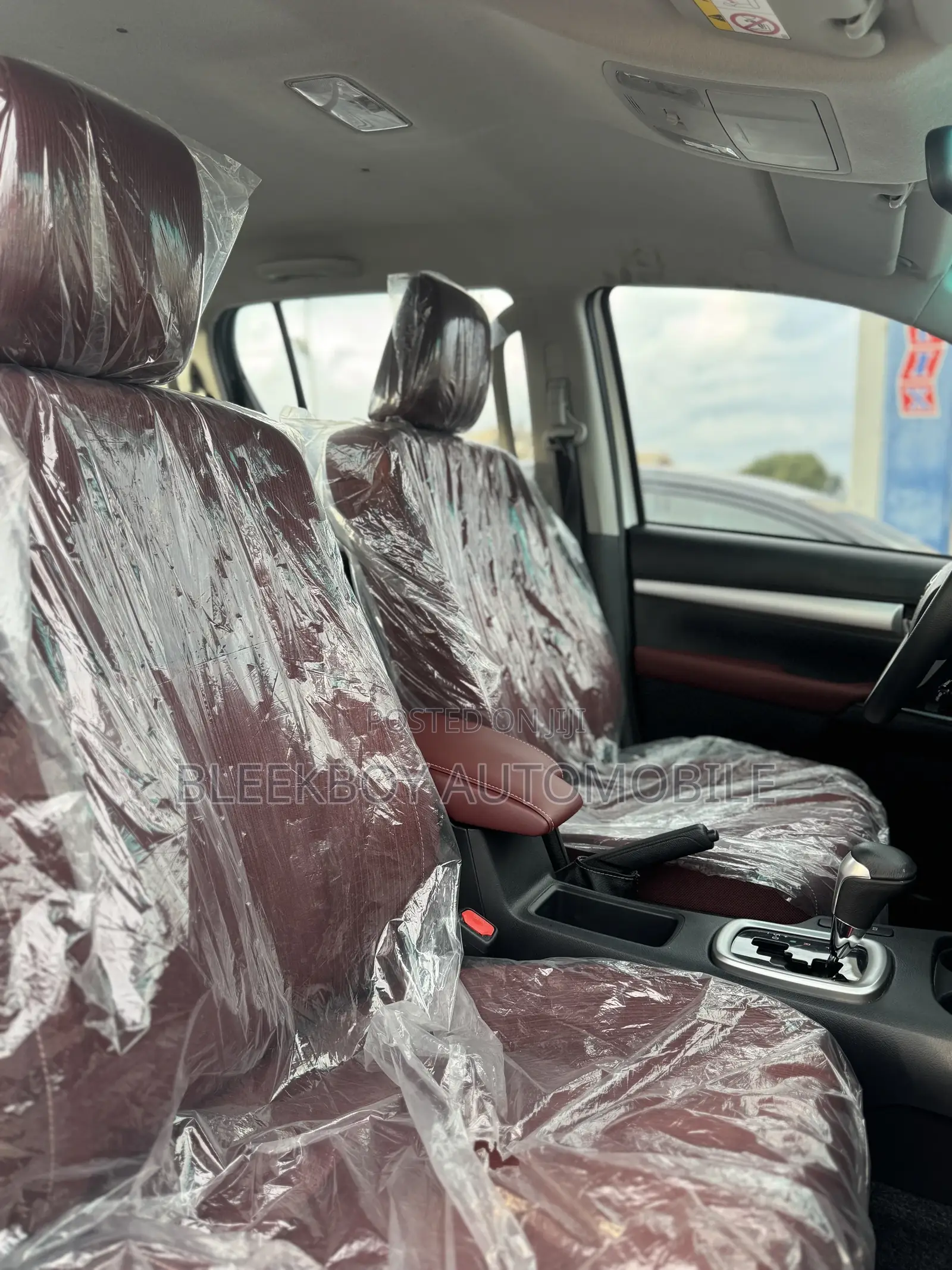 Toyota Hilux 2024 White