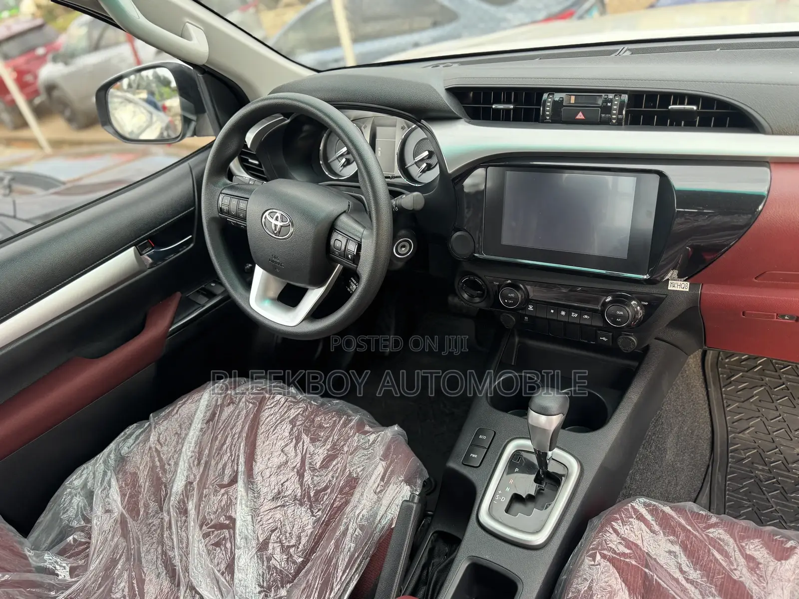 Toyota Hilux 2024 White