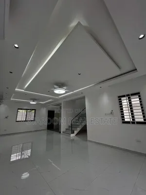4bdrm Duplex in West Trassacco, East Legon for rent