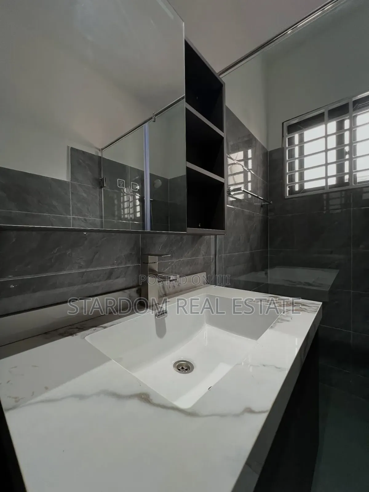 4bdrm Duplex in West Trassacco, East Legon for rent
