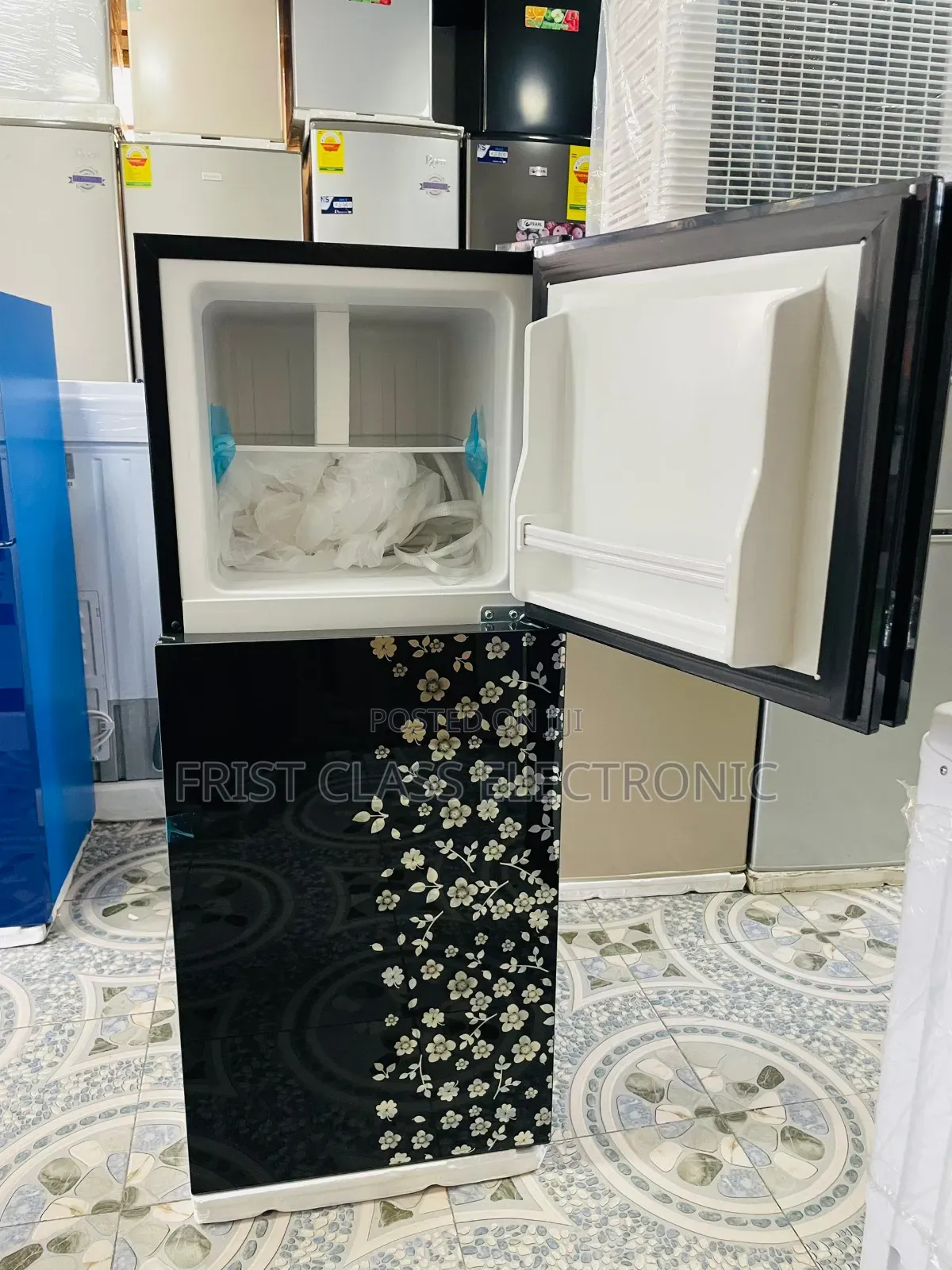 Westpool Wp 115a Black and Floral Mirror Fridge