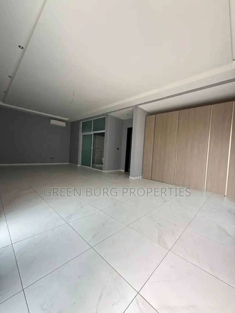 4bdrm House in Green, East Legon for rent