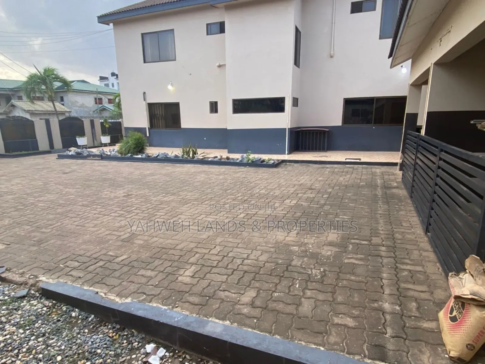 6bdrm House in Spintex for sale
