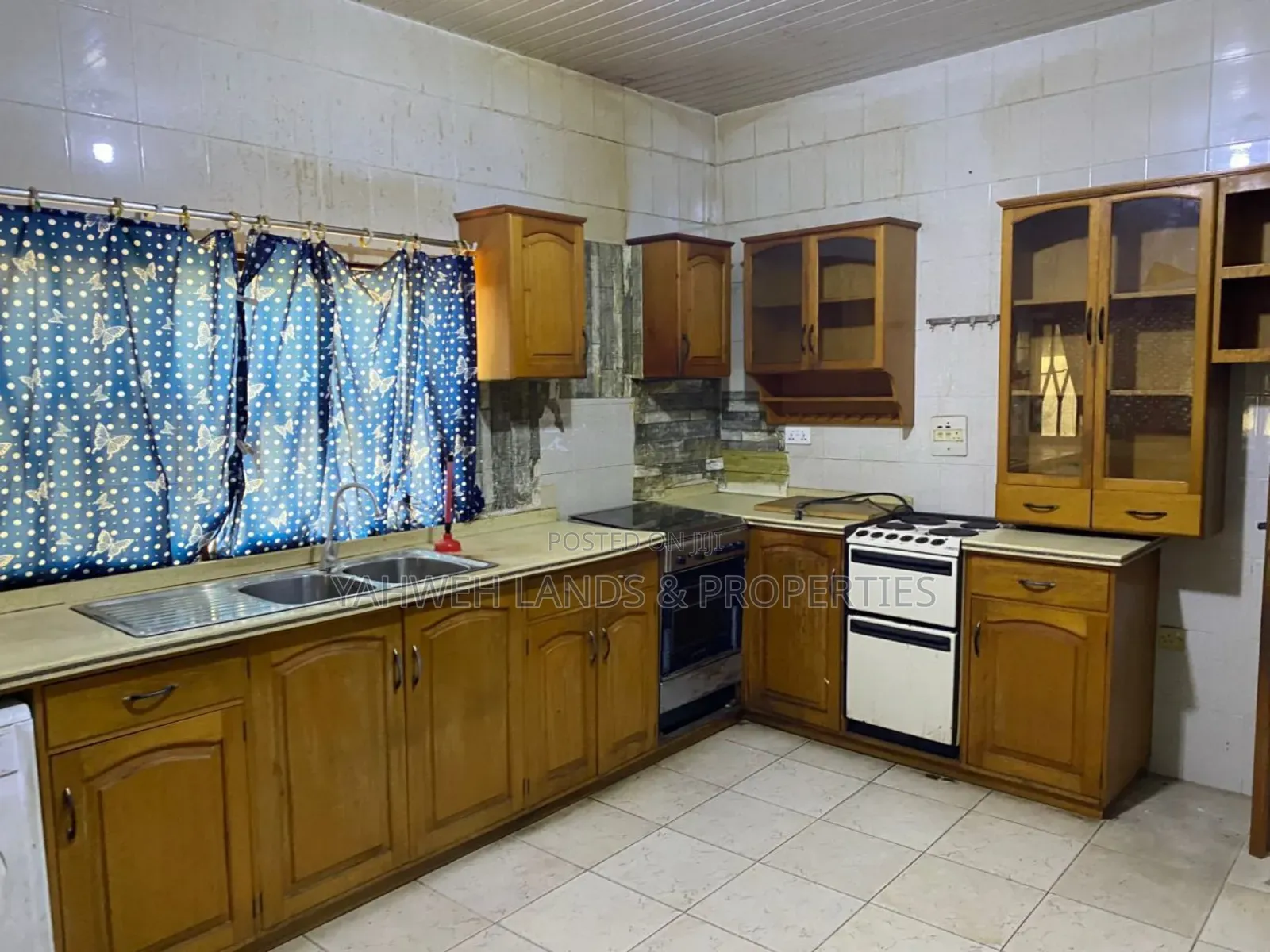 6bdrm House in Spintex for sale