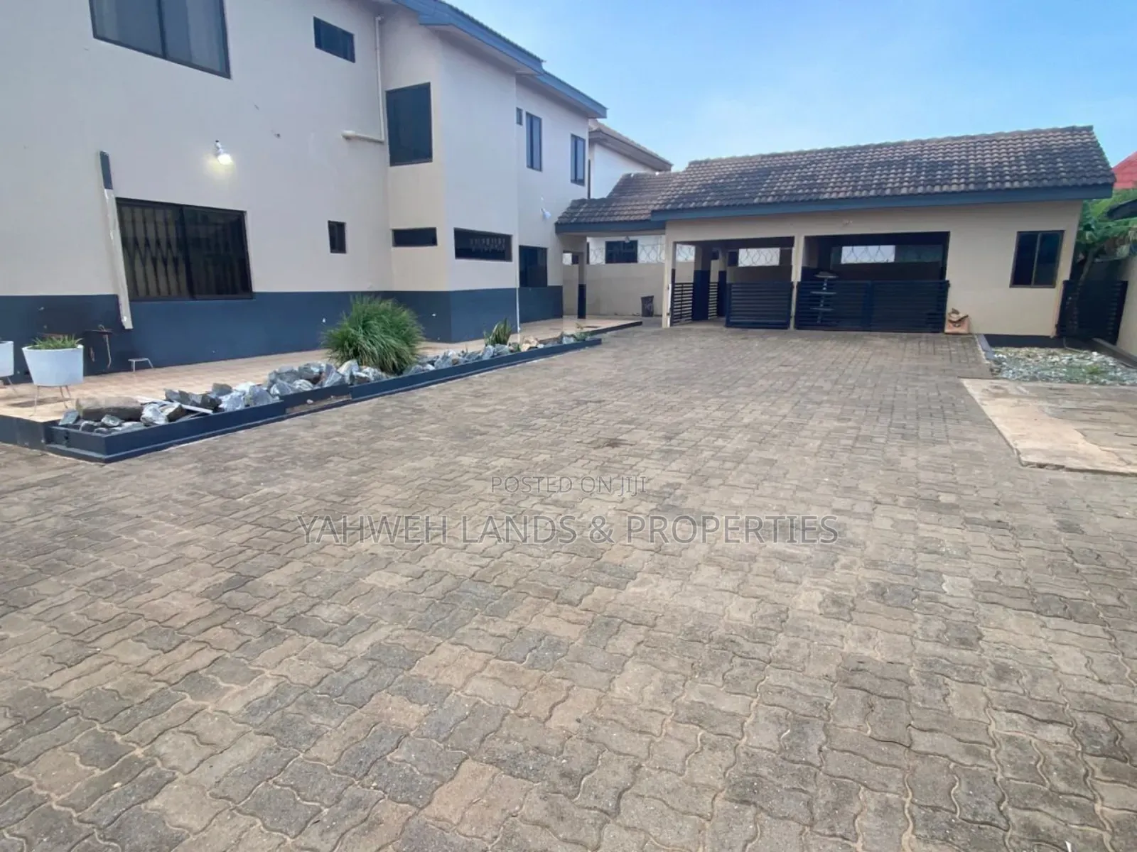 6bdrm House in Spintex for sale