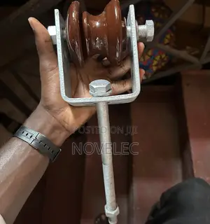 Shackle With D-Iron Insulator Complete (Single Phase 3 Phase)