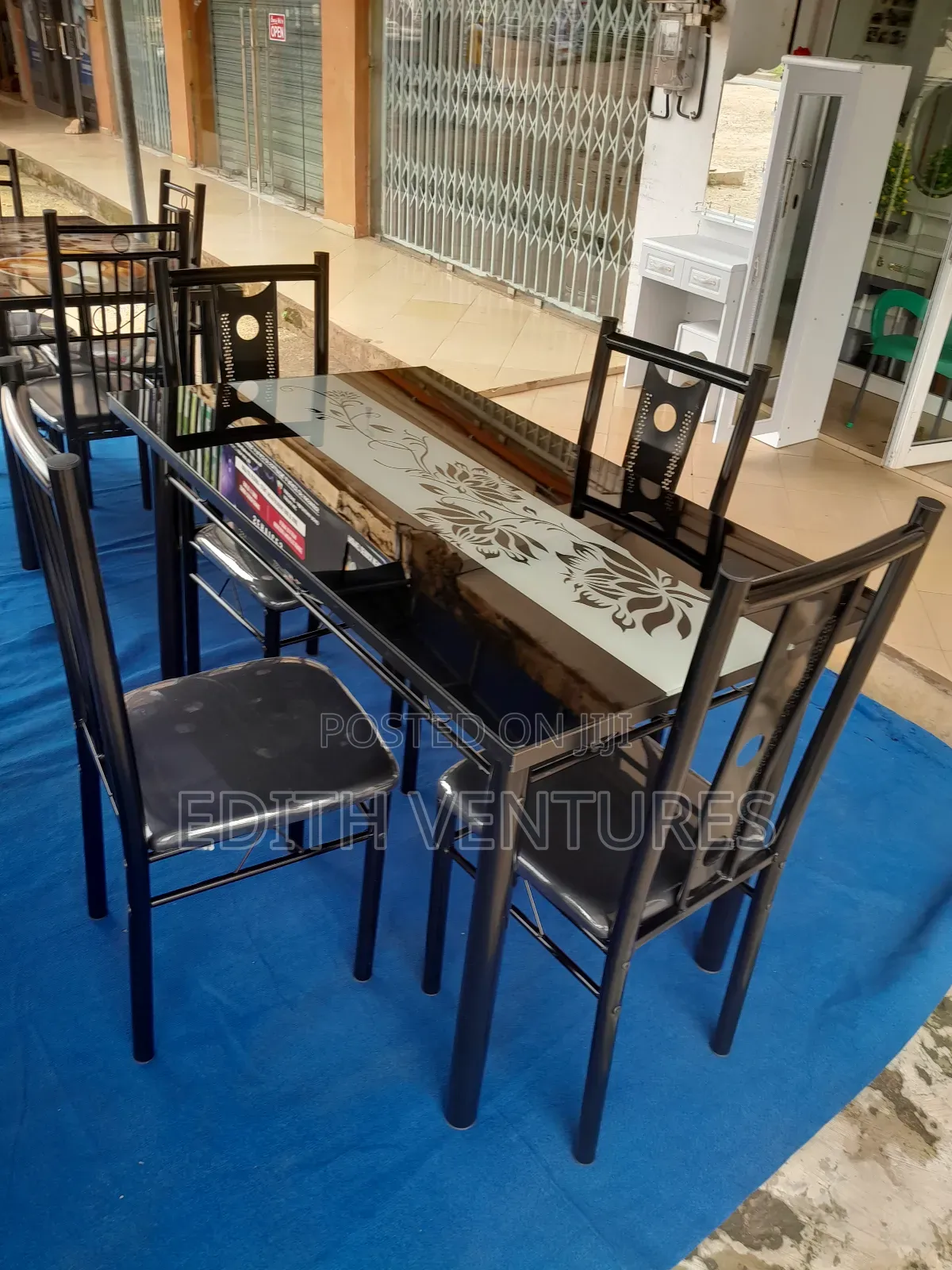 Small Family Gathering Dining Sets