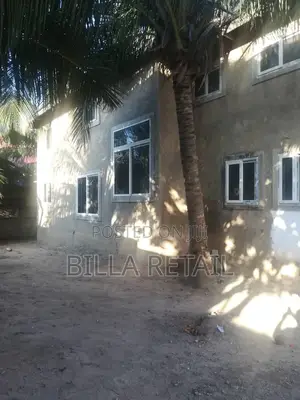 4bdrm House in West Hills Mall Area for sale