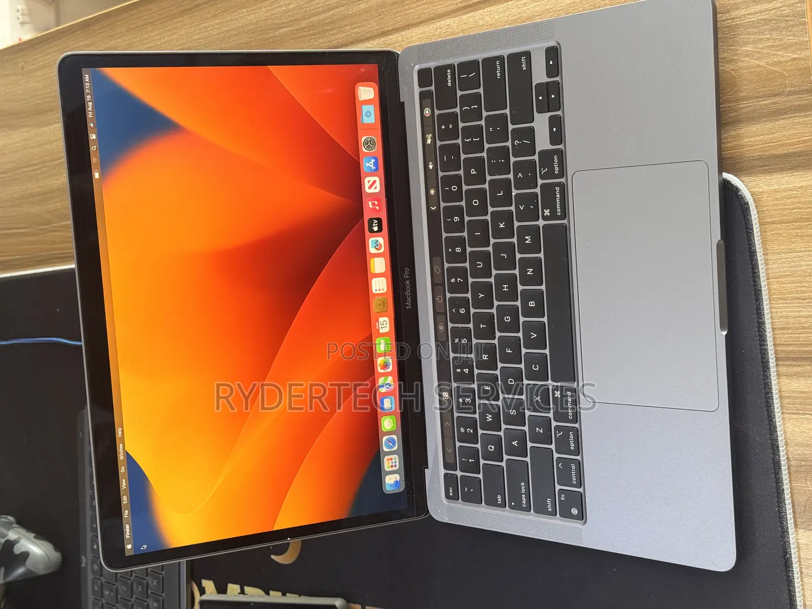 Laptop Apple MacBook Pro 2022 M2 8GB Apple M2 SSD 256GB