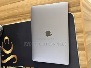 Laptop Apple MacBook Pro 2022 M2 8GB Apple M2 SSD 256GB