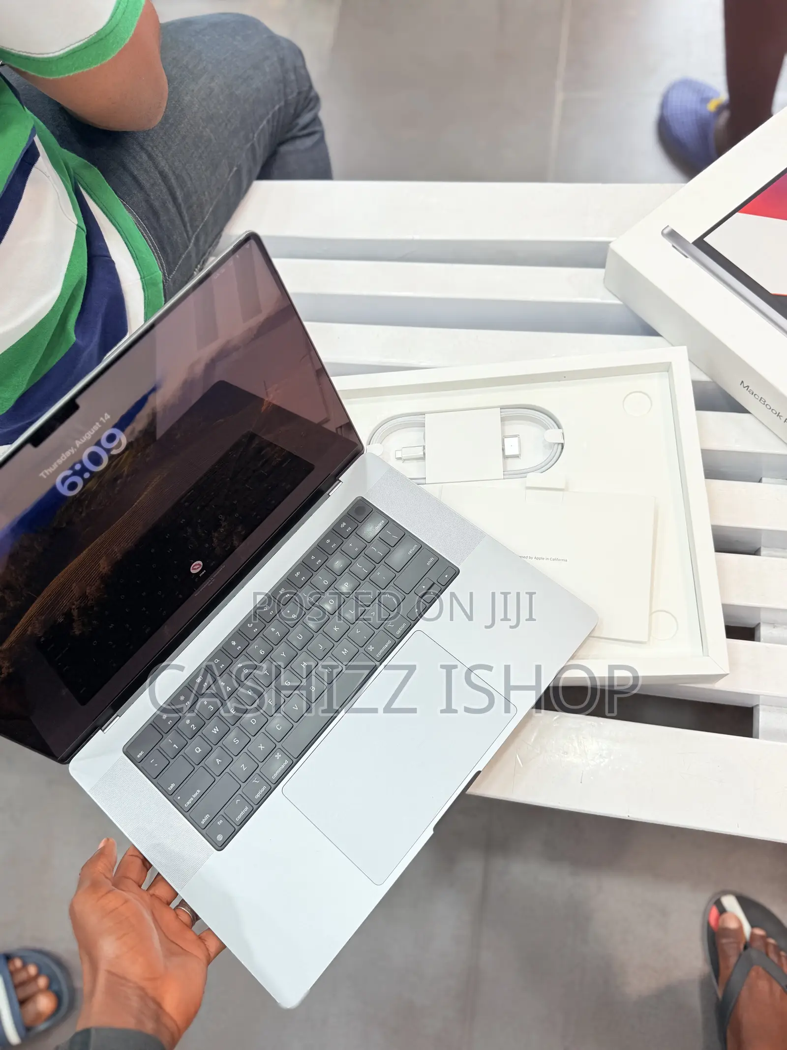Laptop Apple MacBook Pro 2021 M1 16GB Apple M1 Pro SSD 512GB