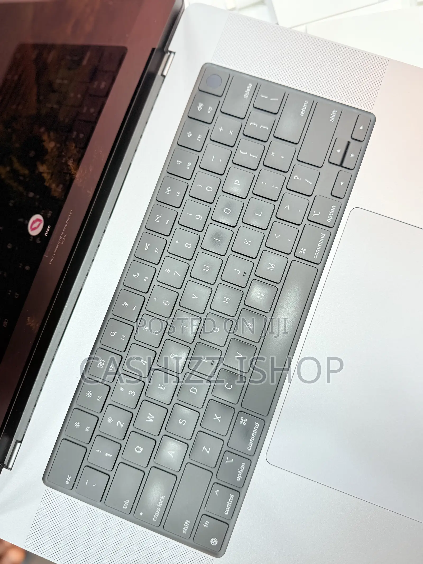 Laptop Apple MacBook Pro 2021 M1 16GB Apple M1 Pro SSD 512GB