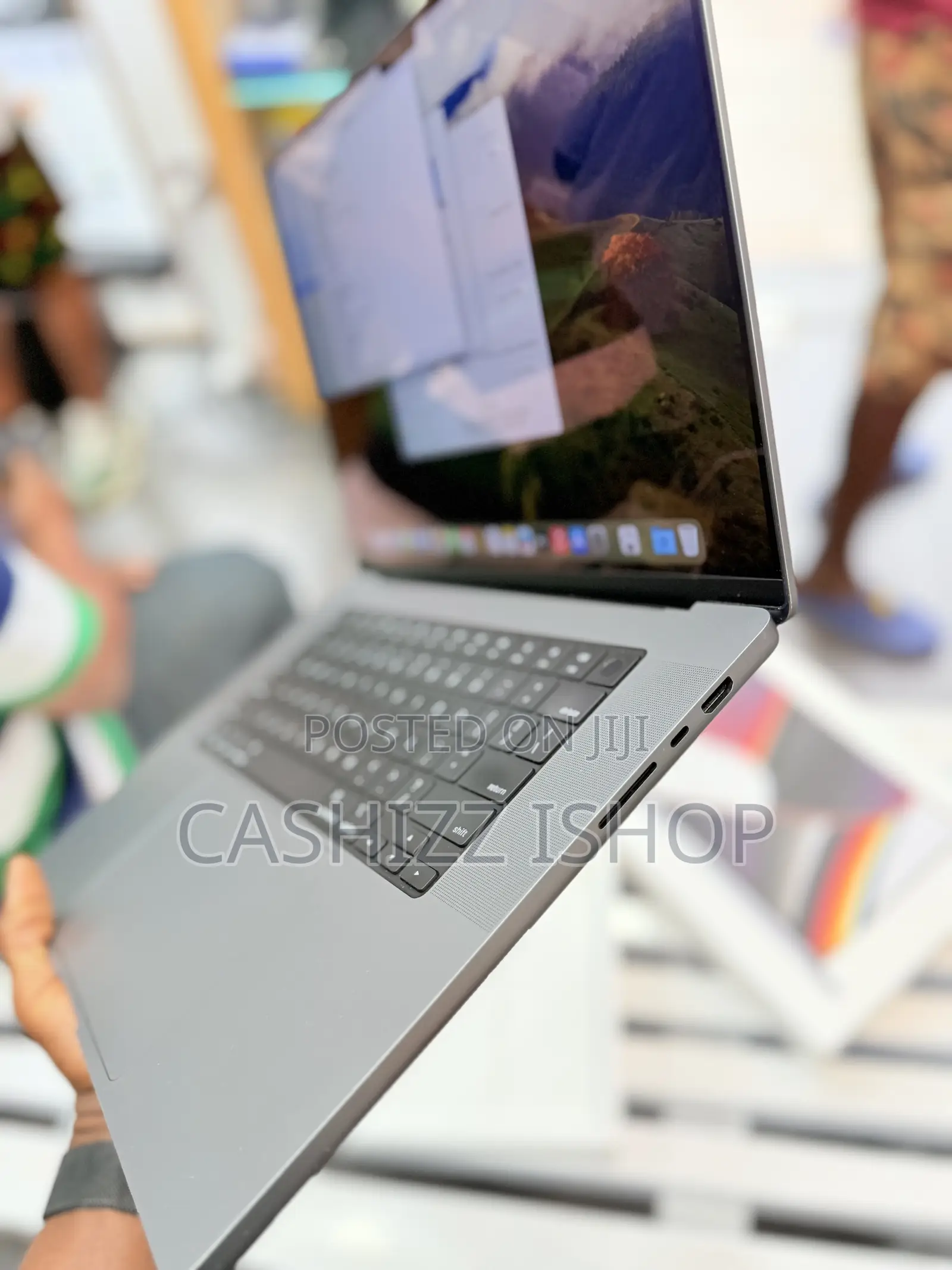 Laptop Apple MacBook Pro 2021 M1 16GB Apple M1 Pro SSD 512GB