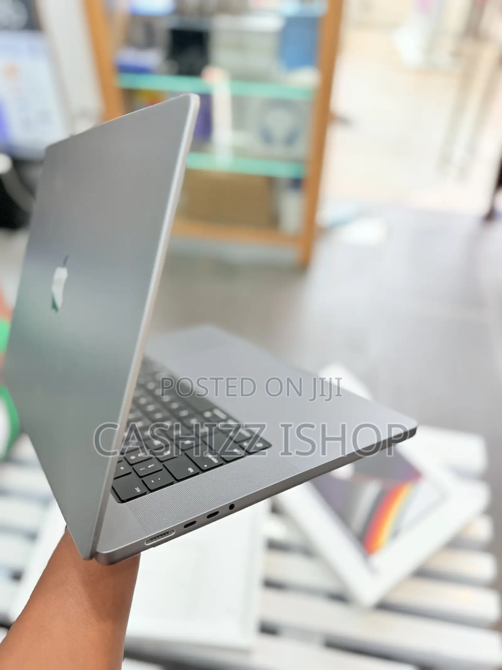 Laptop Apple MacBook Pro 2021 M1 16GB Apple M1 Pro SSD 512GB