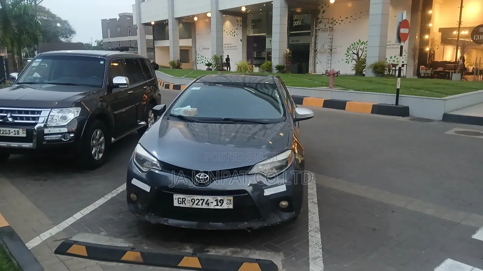 Toyota Corolla L 4dr Sedan (1.8L 4cyl 4A) 2014 Gray