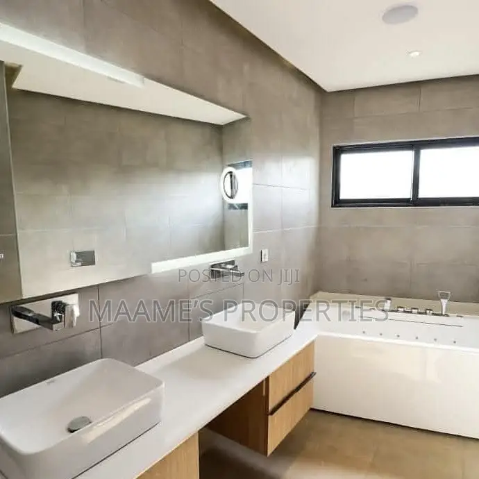 4bdrm Townhouse/Terrace in Cantonments for sale