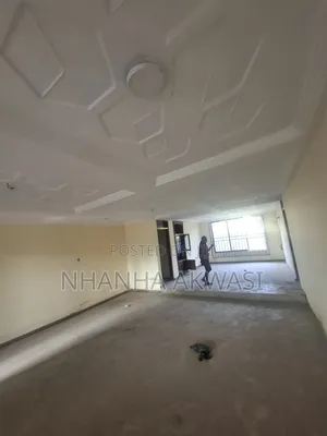 6bdrm House in Community 11, Tema Metropolitan for rent