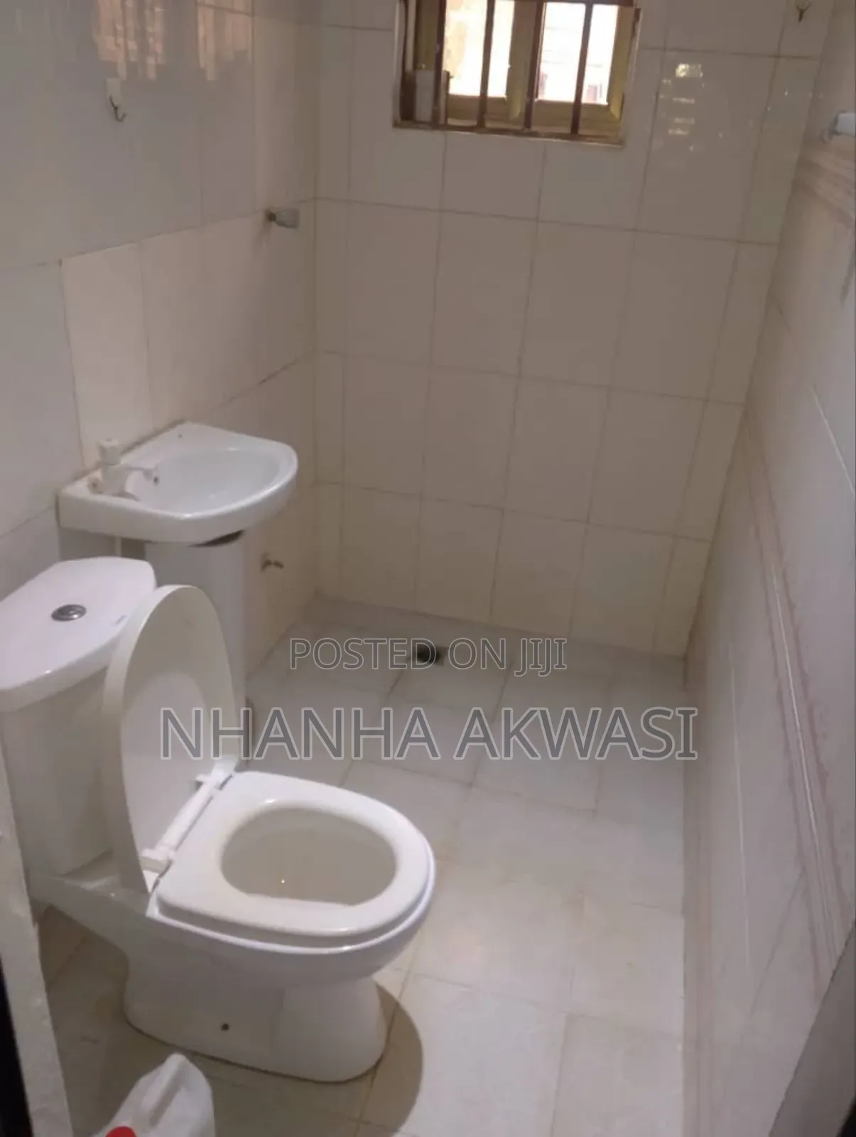 6bdrm House in Community 11, Tema Metropolitan for rent