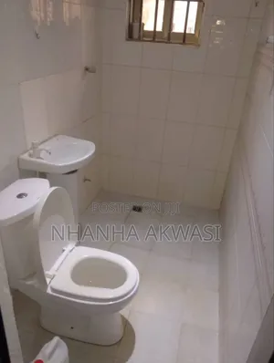6bdrm House in Community 11, Tema Metropolitan for rent
