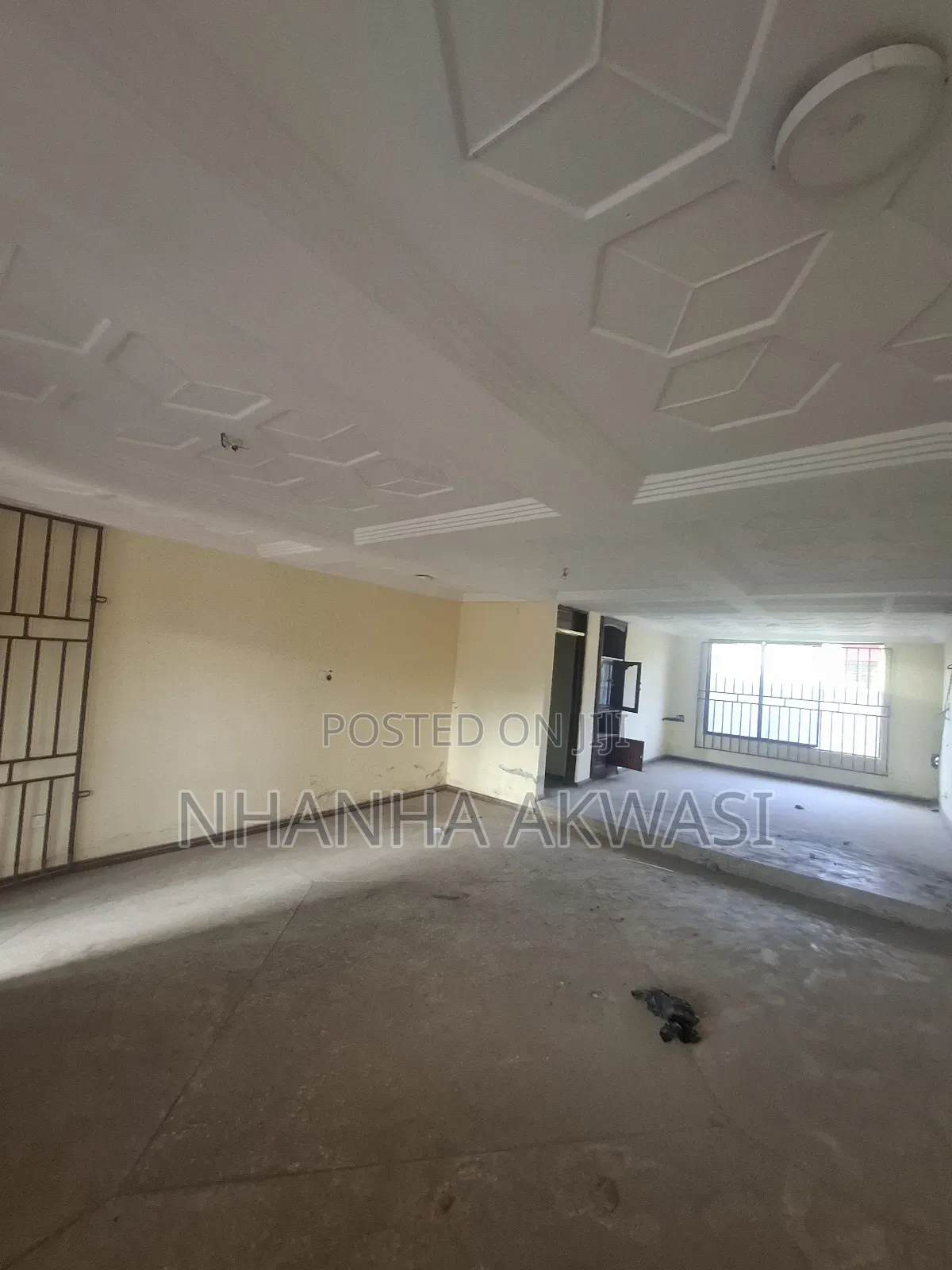 6bdrm House in Community 11, Tema Metropolitan for rent