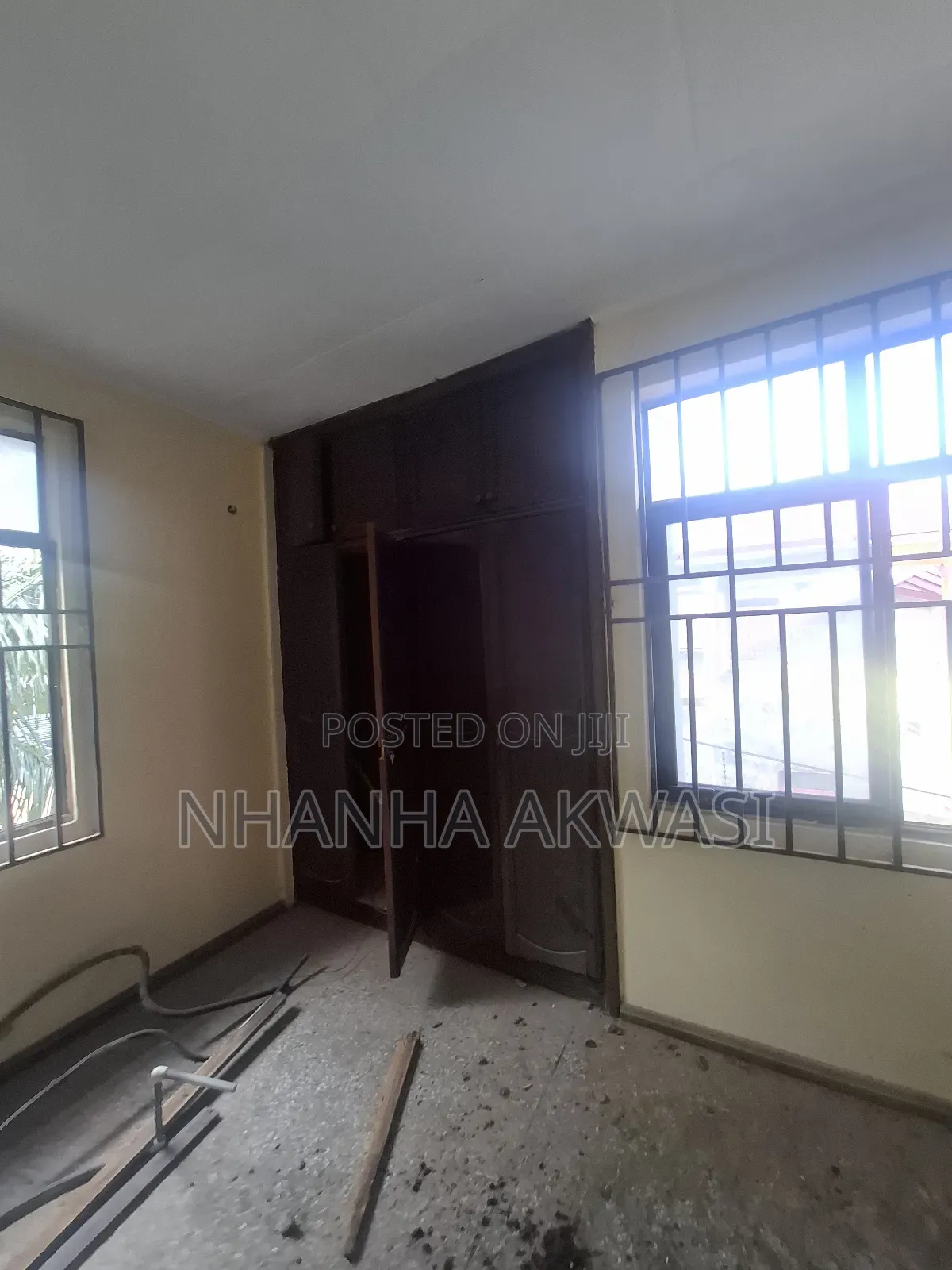6bdrm House in Community 11, Tema Metropolitan for rent