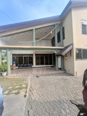6bdrm House in Community 6, Tema Metropolitan for rent