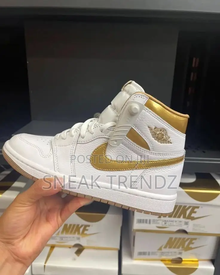 Air Jordan R1 Metallic Gold