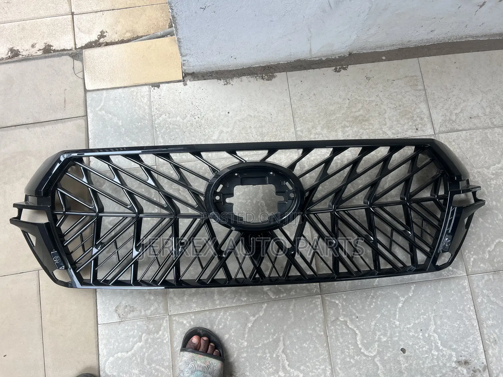 Toyota Land Cruiser V8 Front Grille/Shells