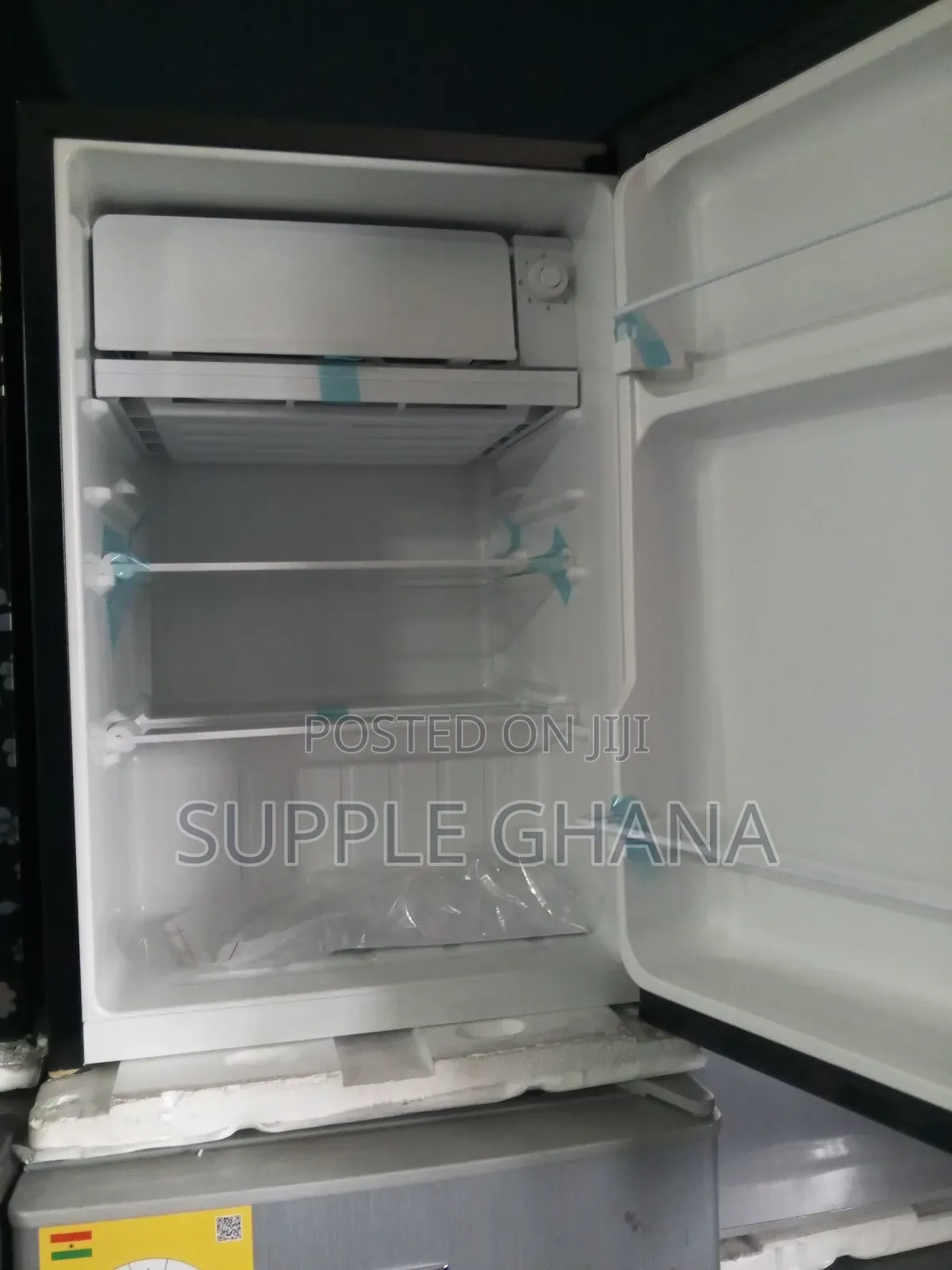 Single Door Bed Side Westpool Fridge 72l