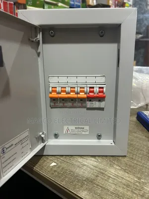 Metallo 8 Way Main Switch