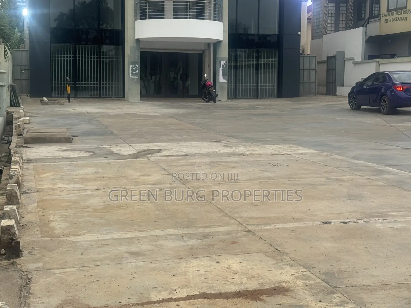 13bdrm Apartment in Green, East Legon for rent