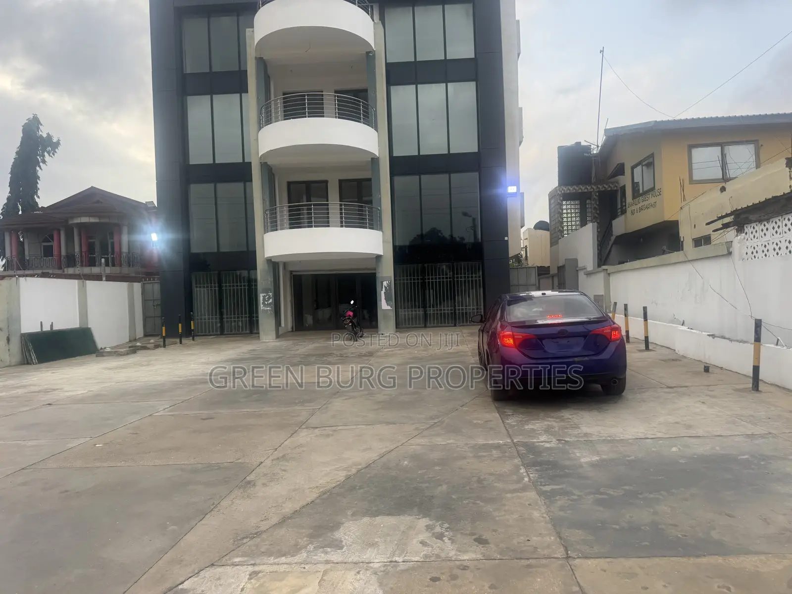 13bdrm Apartment in Green, East Legon for rent