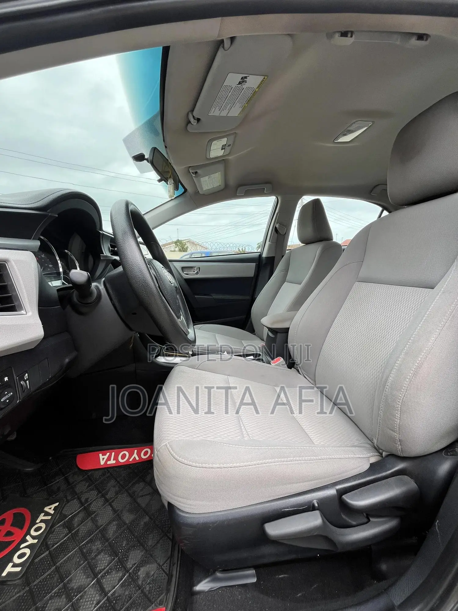 Toyota Corolla LE 4dr Sedan (1.8L 4cyl CVT) 2014 Gray