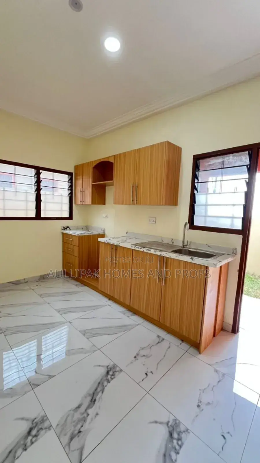 1bdrm Apartment in Lakeside for rent