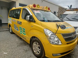 Hyundai Starex 2011 Yellow