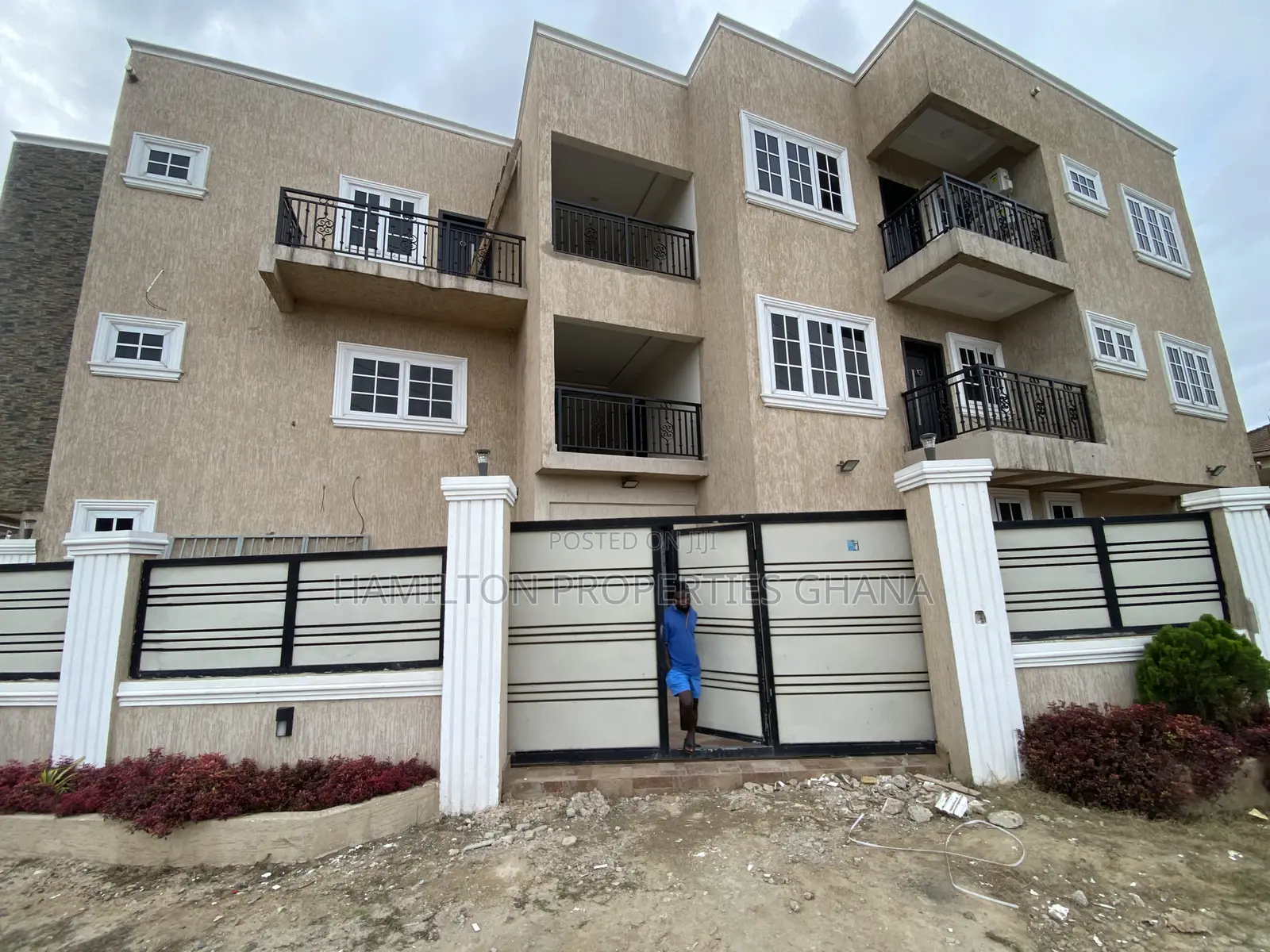 2bdrm Apartment in American House, East Legon for rent