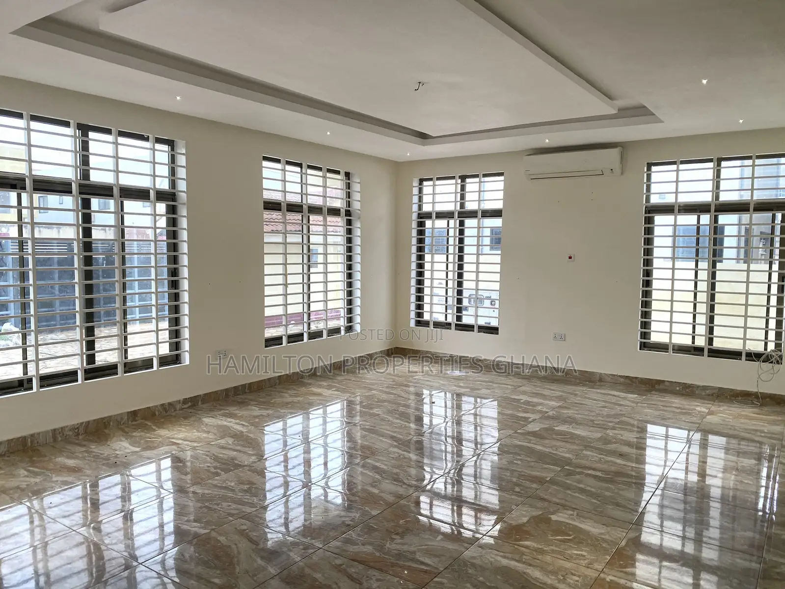 3bdrm Apartment in American House, East Legon for rent