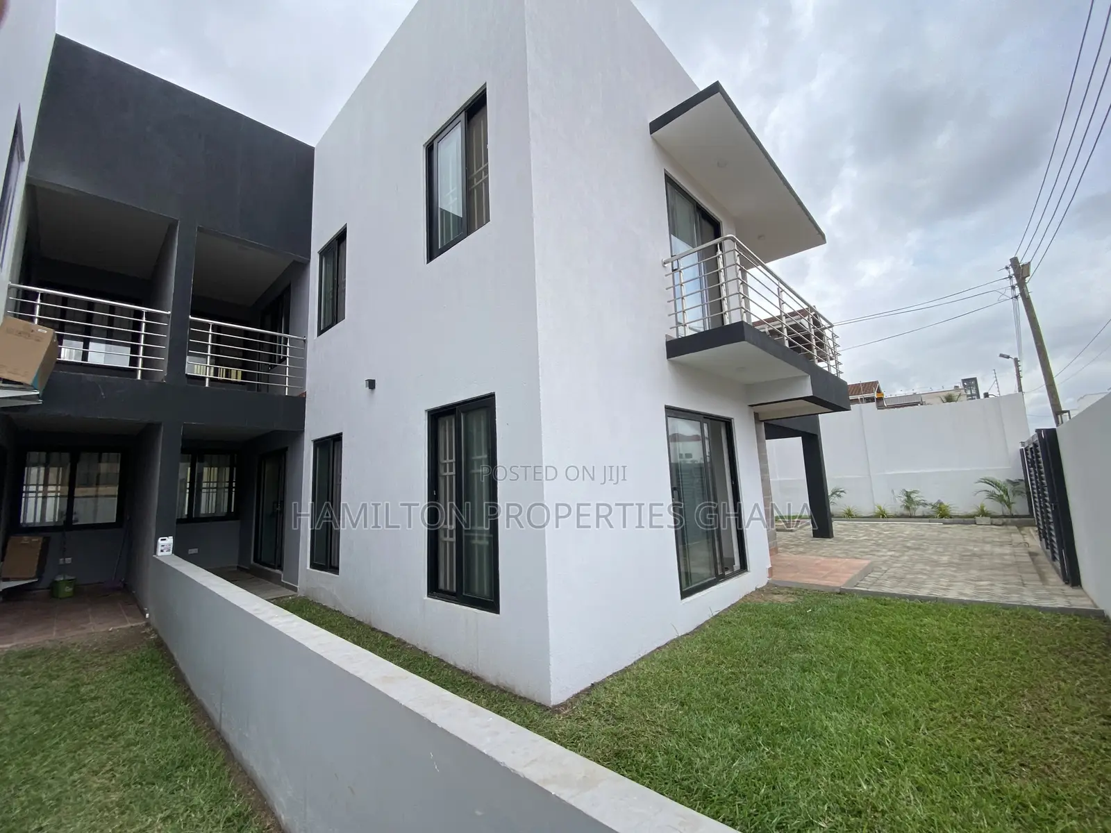 4bdrm House in Boundary Road, East Legon for sale