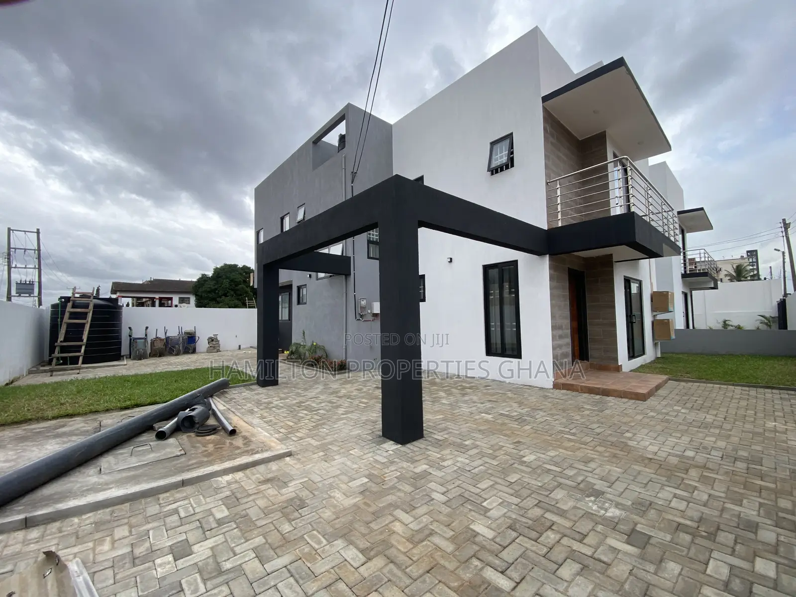 4bdrm House in Boundary Road, East Legon for sale