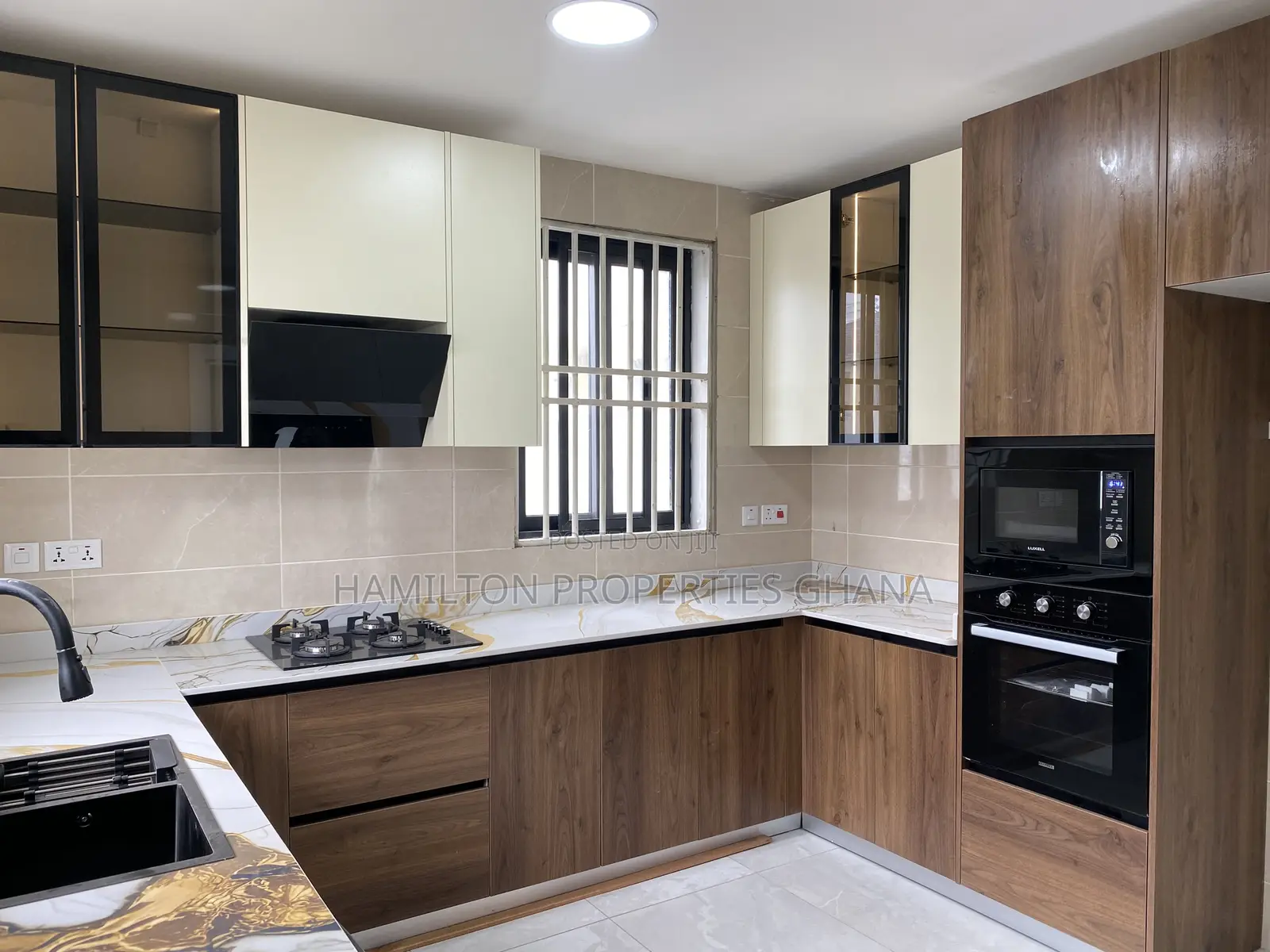 4bdrm House in Boundary Road, East Legon for sale