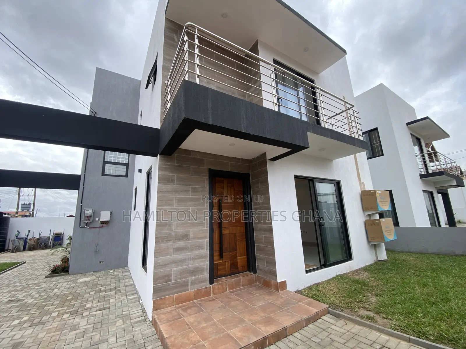 4bdrm House in Boundary Road, East Legon for sale