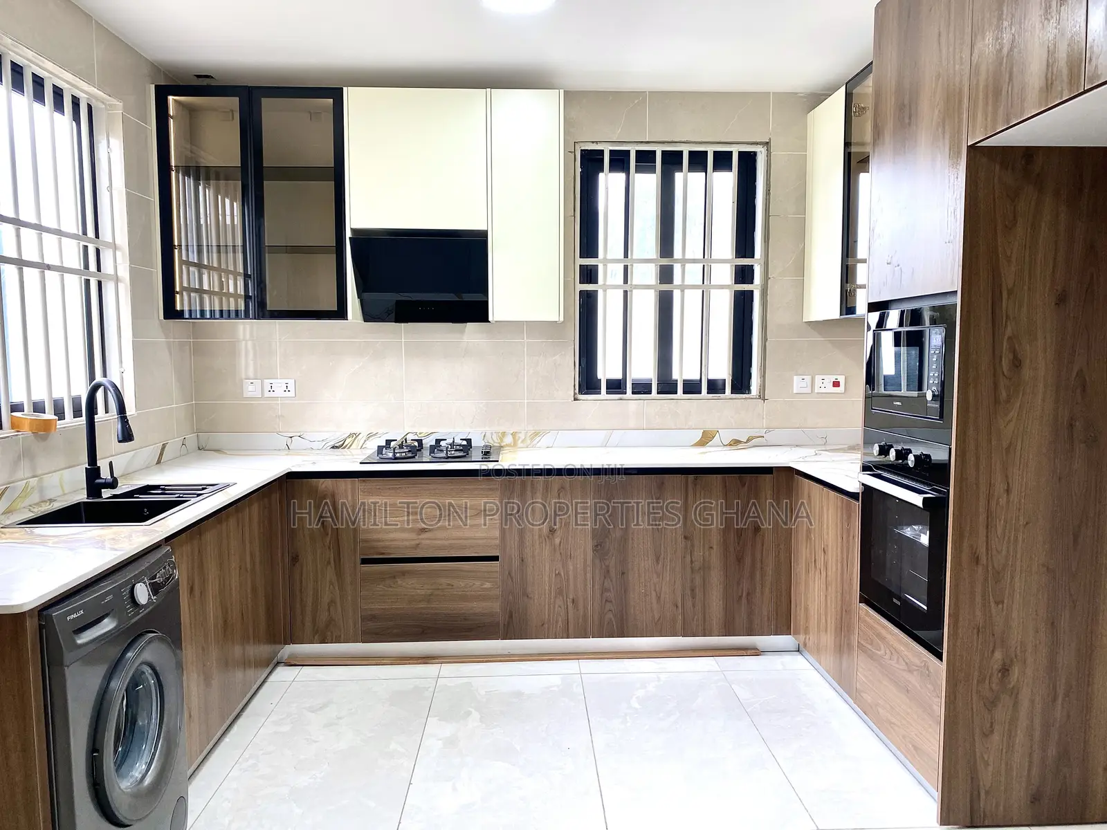 4bdrm House in Boundary Road, East Legon for sale