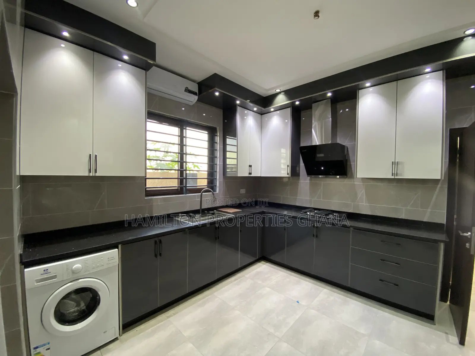 4bdrm House in Lakeside Estates for sale