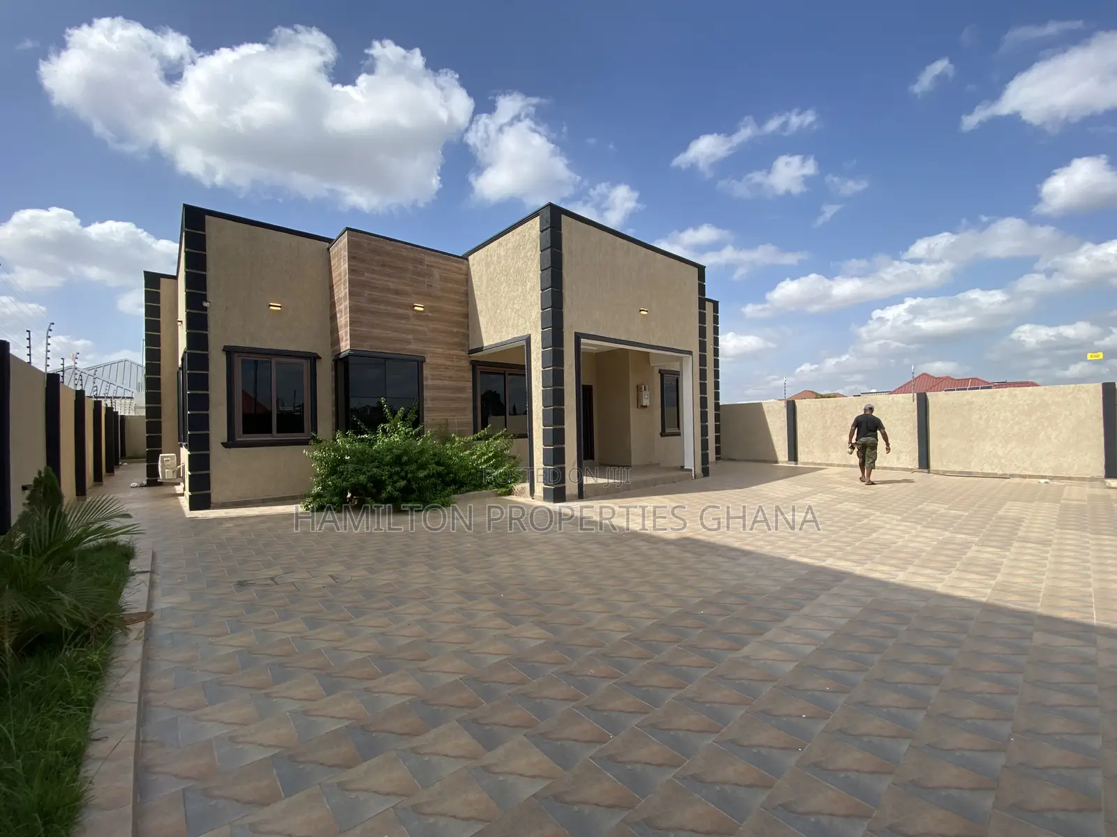 4bdrm House in Lakeside Estates for sale