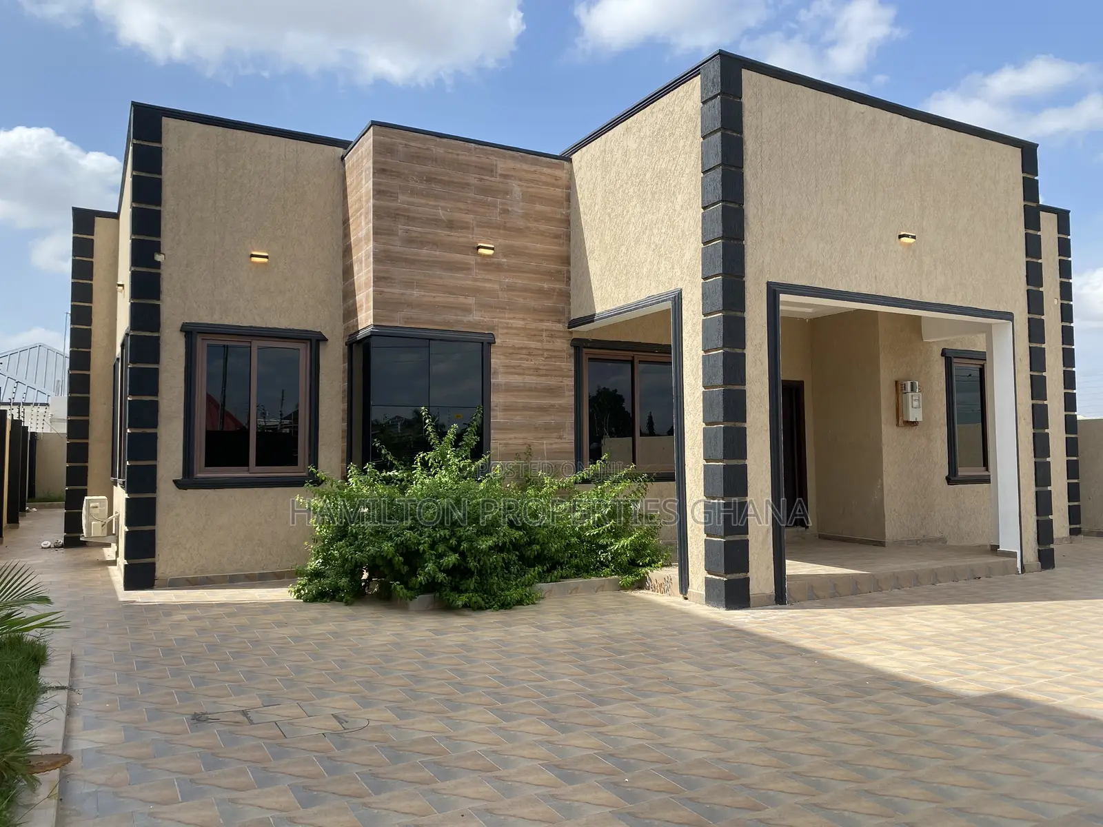 4bdrm House in Lakeside Estates for sale