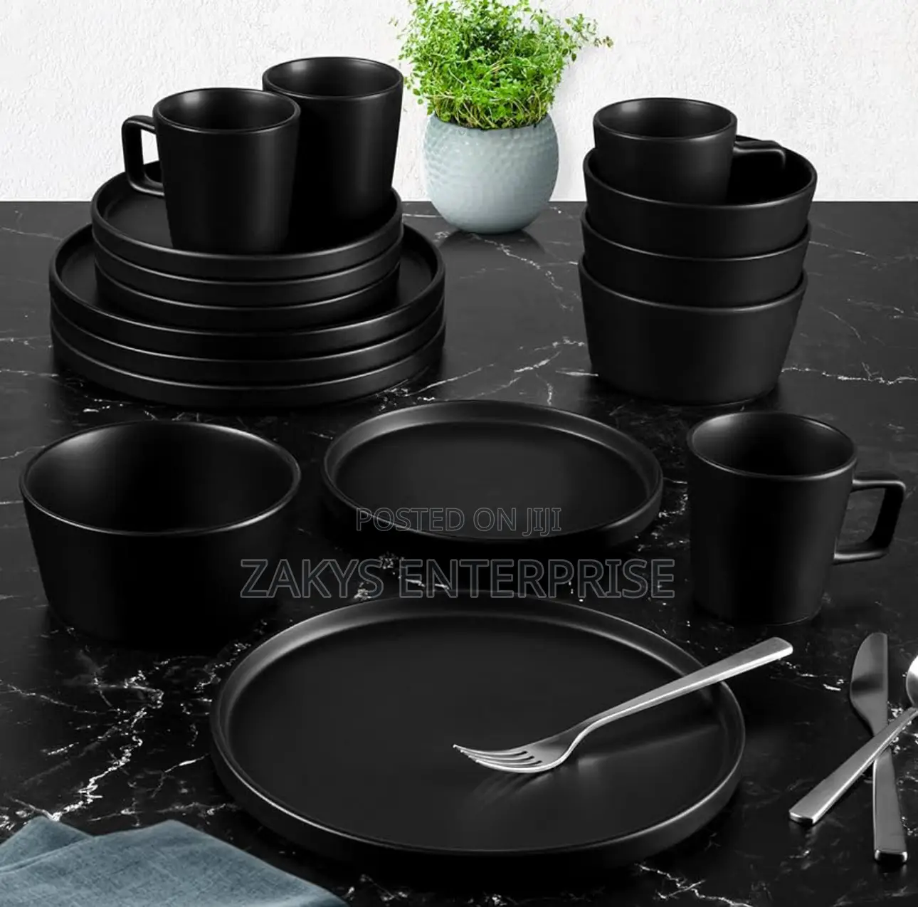 Lux Matte Black Dinnerset