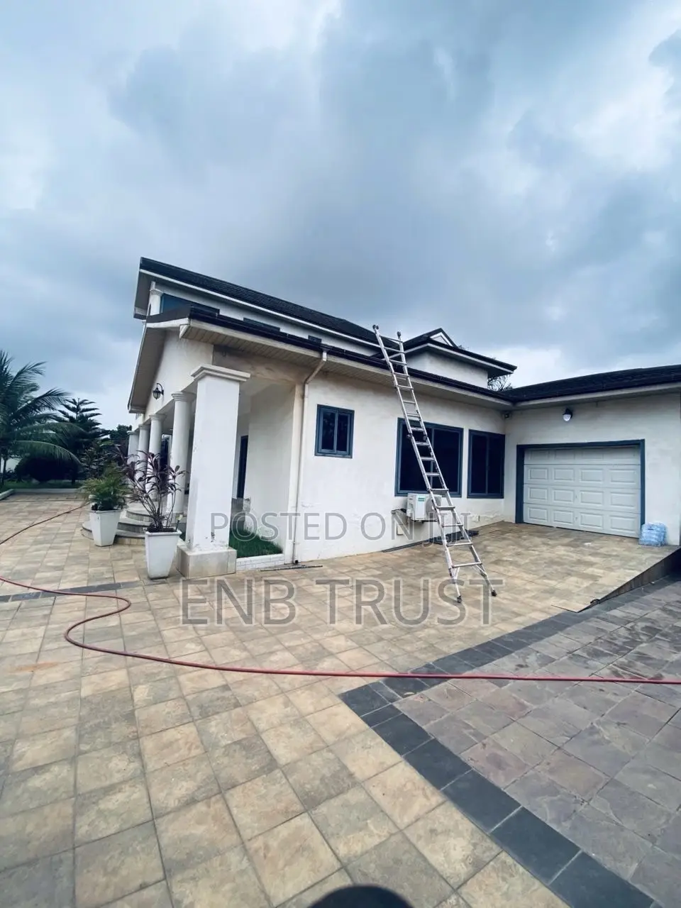 7bdrm Duplex in Ofankor Barrier, Post Office Area for sale